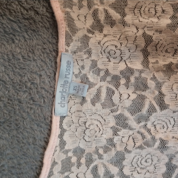 Light pink lacy crop top - Picture 3 of 3